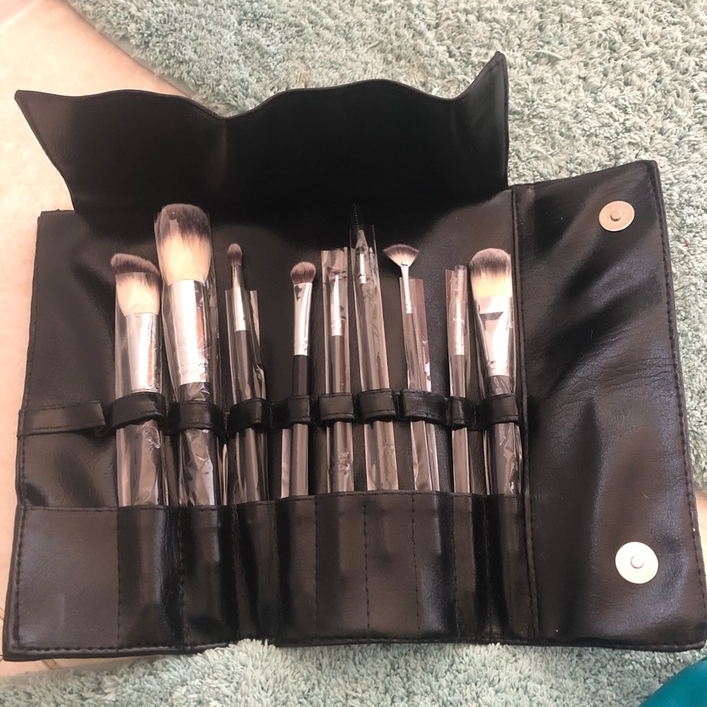 Cosmetic brush set - never used